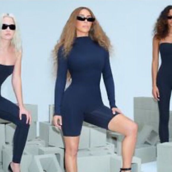 NWT SKIMS ALL-IN-ONE LONG SLEEVE MID THIGH ONESIE - Picture 9 of 12